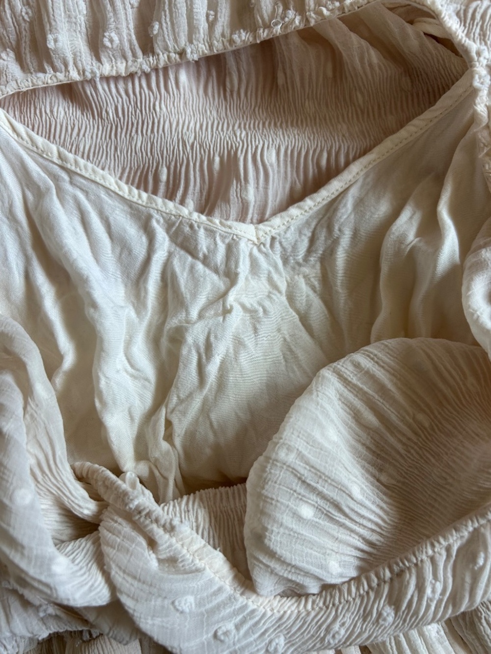 Line & Dot Pippa Smocked Clip Dot Blouse Taupe Beige V-Neck M Fairycore bohochic - Picture 7 of 16